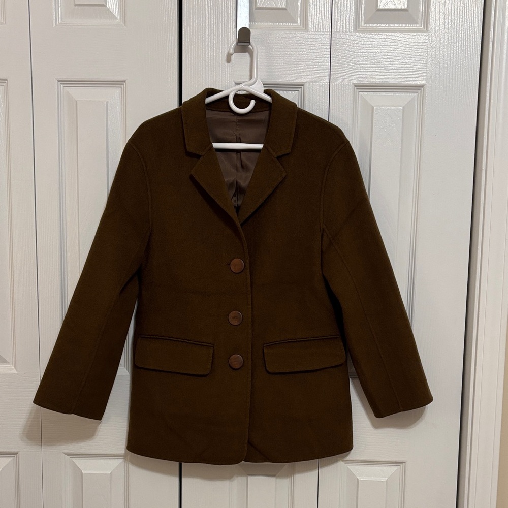 Elegant Brown Women's wool coat
